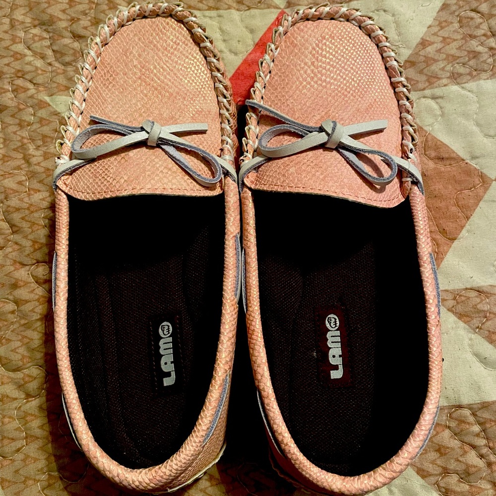 NWOT SNAKESKIN Moccasins